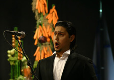 Tenor Dovlet Nurgeldiyev.