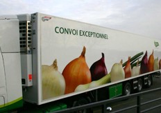 Trailer met uienreclame