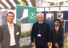 Frits Bennik van Valco Europe met zijn buitenlandse collega's Gene Parsons en G.V. Kulkarni. Valco verkoopt o.a. Nozzle (fogger).