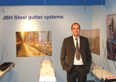 Wouter Soest van JB Hydroponics. Ze installeren JBH Steel Gutter Systems oa. bij Royal Pride.