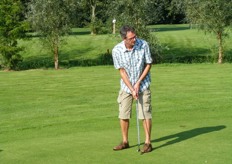 Martin Uittenbroek van Plantkwekerij Vreugdenhil. We zien op de foto het resultaat niet, maar het was een heel mooie slag.