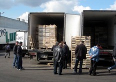 Lossen van vrachtwagen.