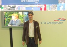 Henk Ottema met het nieuwe logo van LTO Groeiservice