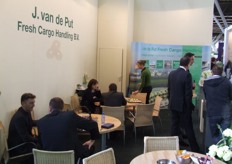 Ook J. van de Put Fresh Cargo Handling had een stand op de beurs