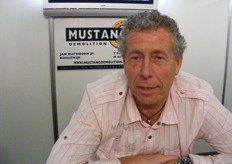 Jan is onze gezellige buurman. Hij bemant de stand van Mustang Demolition.