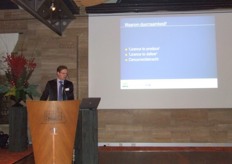 Lezing van Leo Marcelis (WUR) over de toekomst van duurzaamheid in de glasgroententeelt. Volgens Leo is er met geringe investeringen al heel wat mogelijk.