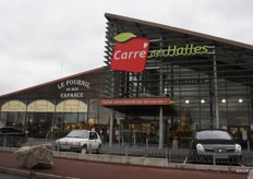 In Frankrijk is sinds kort een nieuw versconcept genaamd Carré des Halles. Dit is een winkel die een ruim aanbod versproducten aanbiedt. Een groot deel deel van deze verse producten zijn aardappelen, groenten en fruit.