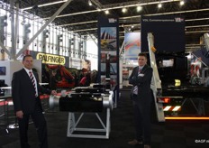 VDL presenteert verschillende containersystemen. Frans v Dommelen en Roland van der Waerden hierbij aanwezig op de beurs.