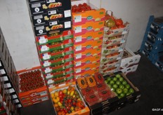 Groothandel Claessens heeft een divers assortiment en levert met name aan horeca. Op de foto verschillende rassen en soorten tomaten