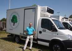 Filip Mertens van Petit Forestier voor één van de wagens. Petit Forestier is gespecialiseerd in het verhuren van koelwagens en is actief in zo'n 30 landen.