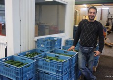 Ahi staat nog maar sinds kort op de groothandelsmarkt en zijn specialiteit is komkommers voor de Turkse afnemers.