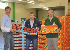 De heren van Continental Fruit Company met Cibel en Cebon producten. In het midden: Johan Janssens