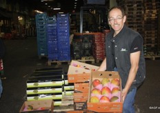 Danny Beckmans van Exofi toont de mango's