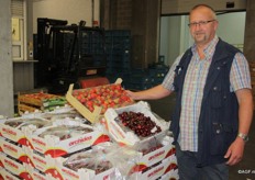 Ludger Nollet van Nollet Fruit levert 'alles wat het seizoen ons brengt'. Al in 1958 begon zijn vader met het fruitbedrijf