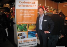 Arno Hermans van De Koningh Coding & Labeling toont de snelheid van zijn etiketteermachines.