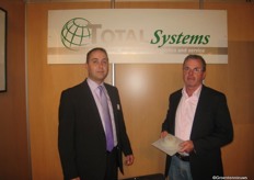 Frank Warnaar van Total Systems en Jan Botman van Inflatable Growing Systems BV vertellen over sla telen op water.