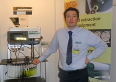 Bij Seed Processing Holland laat Wim van Dok de stand zien. Het bedrijf levert machines aan onder andere zaadveredelaars.