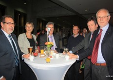 Aan tafel met Noël Keersebilck, Jan Prinsen (rechts) en echtgenote (Naast Noël), Patrick Burgenhout en Gaston Opdekamp, directeur Veiling Hoogstraten