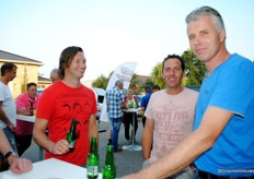 Losse tomatentelers John van Heijningen, Remco Vijverberg en trostomatenteler Geert van Rens, die Diamantino in de kas heeft staan.