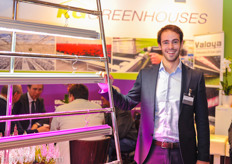 Gonçalo Moreira Neves van Valoya in de stand van KG Systems. Gonçalo richt zich op Nederland om bestaande en nieuwe klanten te vertellen over Valoya LEDs