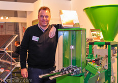 Jan Pedersen van Ellegaard met de nieuwe Ellepot machine.