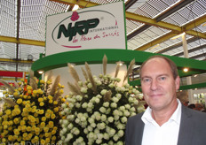 René Timmer, Relab den Haan, loopt op de beurs rond om klanten te bezoeken die een stand hebben op de IFTF. NIRP is er daar één van.