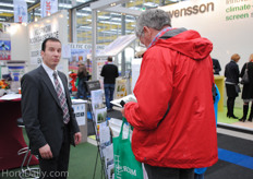 Gertjan Bosman van EMS, uiteraard hard aan het werk. Op de beurs was veel interesse voor de MACView-Greenhouse Gas Analyser.