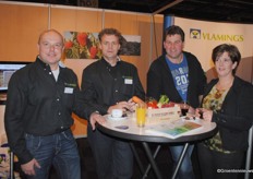 Rob van den Oever, Heino van Doornspek, Marcel van Lankveld en Jolanda van Lankveld (appelen en aspergetelers) in de stand van Vlamings.