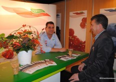 Natuurlijk is ook The Greenery present. Op deze beurs veel zachtfruit en asperges. Gerard van Loon in gesprek met Ad Kouwenberg van AB Brabant.