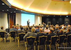 Rene Saveling, ex-CEO McDonalds, spreekt de volle zaal toe