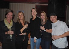 Vier keer RedStar (Hetty, Angela, Maaike en Nadia) met Robert van Duin