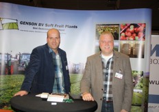 Marc van Gennip van Genson bv Soft fruit plants en Willem van Eldik van DLV Plant