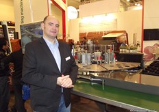 Jose Carretero Perez is a proud man. He is proud at the new machine of Javo, named Matrix. The new Javo Matrix includes an innovative system for filling trays, with the option to process different staggered patterns. The machine has an adjustable capacity, up to 1.200 trays per hour.