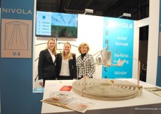 Met dit team heeft Nivola bijna niet zo’n mooie stand meer nodig. Op de foto Lisanne Zwet, Marion Lestrade en Lucienne Lestrade