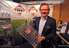 Alfred Boot van Herkuplast met een nieuwe orchidee-tray