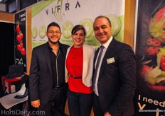 Vifra's Elvys Amico en Vincenzo Russo samen met Jannelie Bras van HortiDaily.com