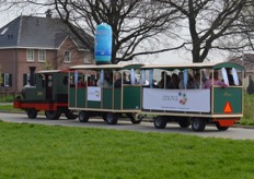 Door Bergschenhoek tufte de Enova/Pentakeeptrein om de bezoekers bij de kassen te krijgen