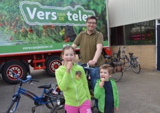 Gespot! Mario van Vliet met zijn zoon en dochter (en ijsjes)