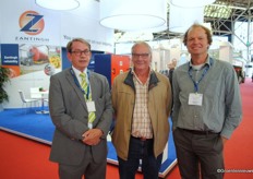 Jan Snoep is the golden advisor to an innovation award. Two years ago he won the Horti Fair Innovation Award with Sercom and this year the Innovation Award went to the ID-kas. The ID-kas is located at Duijvesteijn Tomaten and Jan Snoep is consultant of the company. In the photo with Harry Brugman and Sjors van Gaalen