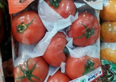 Geschenkverpakking Libanese tomaten, aangeboden voor ruim zes euro. In hetzelfde concept ook mandarijnen.