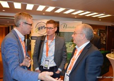 Henk Zwinkels (Floricode), Ramon de Louw (Ministerie van Economische Zaken) en T. Verwaart (LEI Wageningen UR).