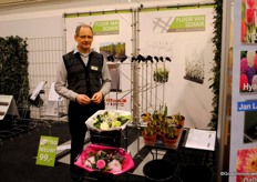 Floor van Schaik shows his new rack solutions. It's a clean and fresh way to present your containers, pots and flowers and the price is very friendly as well.