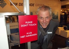 Tja, wat moeten we hier van zeggen. Don't touch / don't feed him ☺