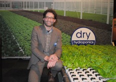 Maurice van der Knaap van Dry Hydroponics zij hebben het opkweeksysteem geïntegreerd in het Dry Hydroponics teeltsysteem