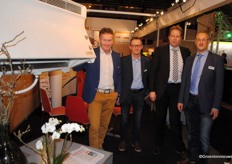 Een volle stand bij Lek/Habo, met Aad de Koning, Sjaak van der Meer, Martin van Meurs en Hennie Kosman