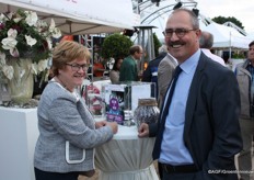 Peter van Osch van Veiling Zaltbommel met zijn vrouw