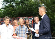 Directeur Arne van Aalst met de drie voorzitters van Prominent: Jan van der Voort, Ad van Kester en Jack Groenewegen