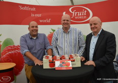 De heren van Fruit World konden natuurlijk niet ontbreken op de aardbeiendag: Ivo Janssen, Antoine Heijkoop en Wout van Es