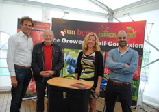 Nu met zijn vieren op de foto, Jacques, Rudi, Caroline en Lars van Growers Packers Direct