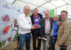 Ge Bentvelsen van ABZ Seeds met Ad Laarhoven, Jan Robben en de Duitse teler Ulrich Osterlo